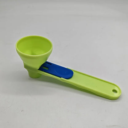 Measuring spoon with movable scoop