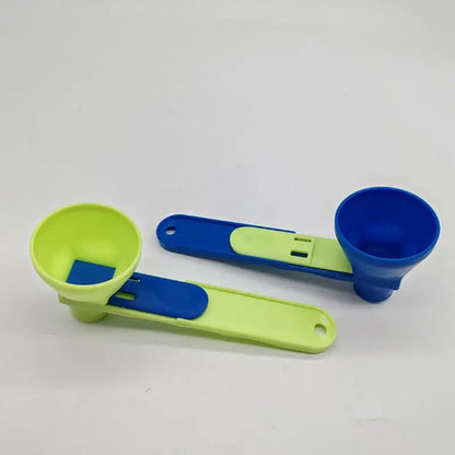 Measuring spoon with movable scoop